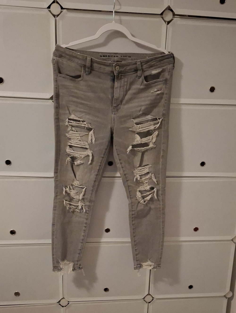 American Eagle Outfitters Women's Light Gray Distressed Skinny Jeans